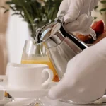 روم سرویس هتل چیست و شامل چه خدماتی می‌شود؟