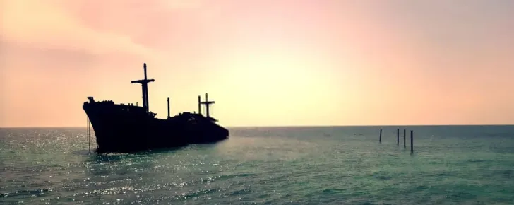 کشتی یونانی | نماد غروب‌های افسانه‌ای کیش