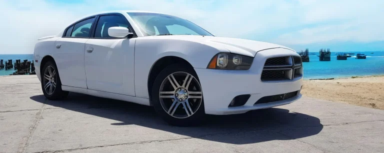 راهنمای جامع حمل و نقل در کیش | از مینی بوس تا تاکسی‌های لوکس