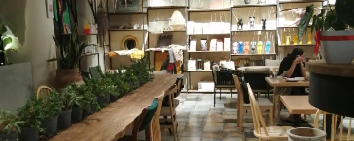 کافه اسپرسپ لب از بهترین کافه های ساحلی کیش